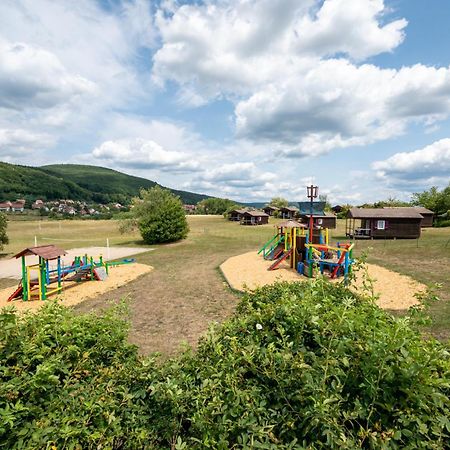 Camping Les Vosges Du Nord Oberbronn Exterior foto